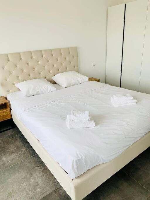 Charming 1 Bedroom Flat W Terrace&parking-67b Appartement